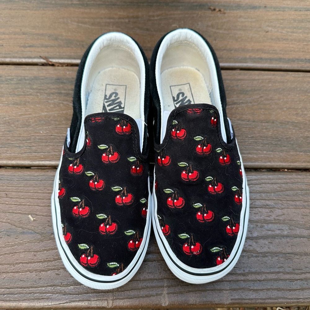 Vans Off the Wall Cherry Embroidered Canvas Slip On Shoes Women 7, Mens 5.5